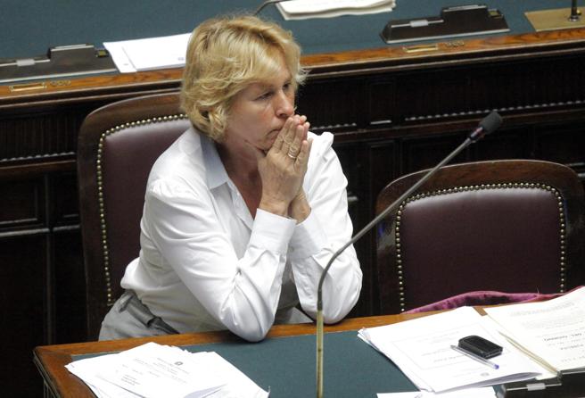 Amato accusa la Francia dell'abbattimento a Ustica: polemiche, richieste di prove e scuse a Macron