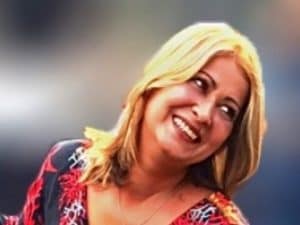 Arrestato l'uomo che ha inscenato un malore: emergono i segni di strangolamento sulla compagna deceduta