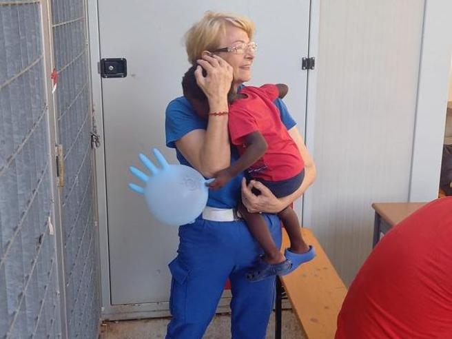 Aumento record degli arrivi di migranti a Lampedusa: situazione critica e nuove misure per i rimpatri