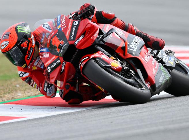 Bagnaia sfida il destino: nonostante la caduta a Barcellona, sarà al GP di Misano