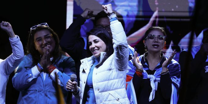 Ballottaggio decisivo per il futuro dell'Ecuador tra González e Noboa dopo un'elezione segnata da incertezza e tragedia
