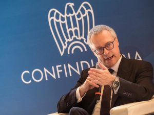 Calo prestiti per imprese, crescita per famiglie: preoccupazione per costi credito