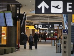 Caos a Roma Fiumicino e aeroporto di Palma: incendi e maltempo bloccano migliaia di italiani