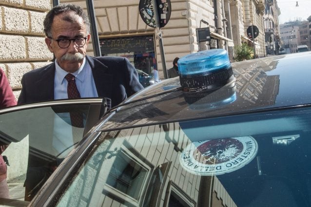 Crisi e camorra a Caivano: il sindaco De Luca propone un assedio militare come soluzione