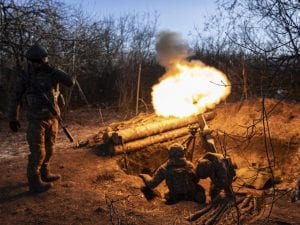 Dagli Stati Uniti munizioni all'Ucraina in mezzo alla guerra, la bandiera russa esclusa alle Olimpiadi di Parigi: impatti internazionali