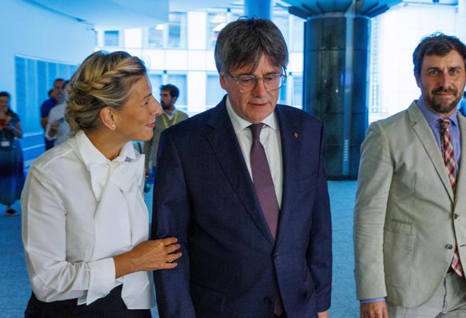 Dopo la formazione del nuovo governo spagnolo, Puigdemont pone le condizioni per il sostegno catalano