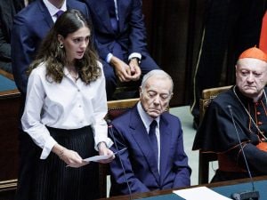 Emozionanti discorsi funebri al presidente emerito Giorgio Napolitano