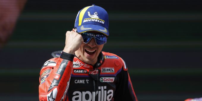 Espargaró trionfa al GP Catalunya, doppietta Aprilia e apprensione per Bagnaia nell'incidente