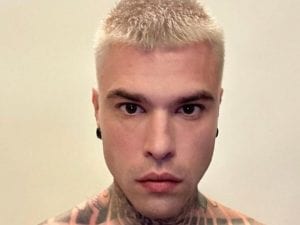 Fedez ricoverato in ospedale per ulcera sanguinante, Chiara Ferragni al suo fianco