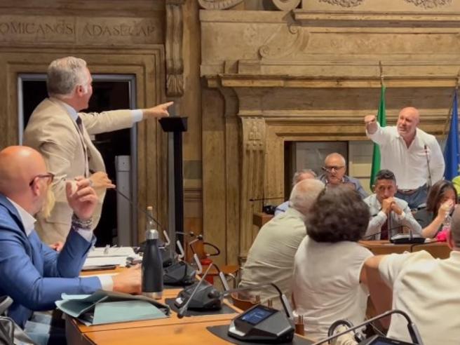 Forte scontro nel consiglio comunale di Terni tra sindaco e esponente di FdI