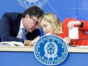 Giorgia Meloni definisce le priorità di Fratelli d'Italia: taglio del cuneo fiscale e promozione della natalità