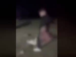 Giovani commettono atto di crudeltà: uccidono capretta a calci durante festa di compleanno