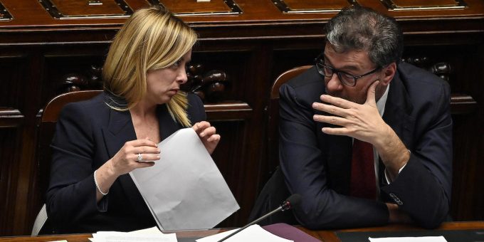 Governo approva decreto energia: bonus benzina per famiglie a basso reddito