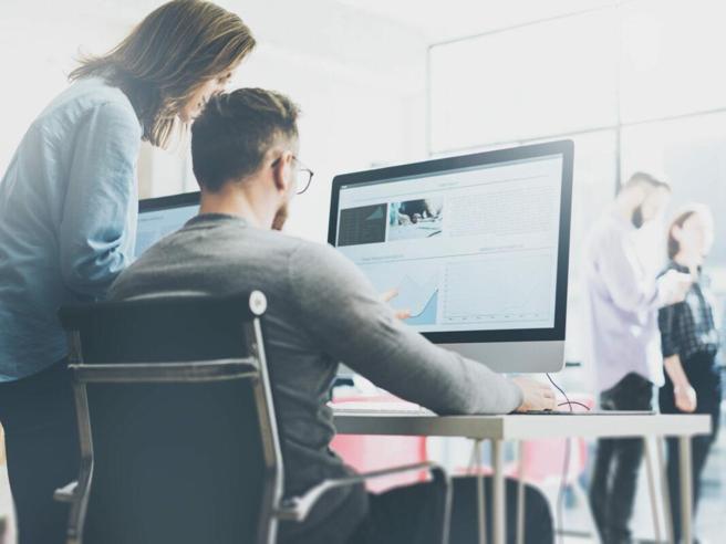 Governo italiano cerca risorse attraverso contratti pubblici, ma ci sono incertezze e critiche politiche