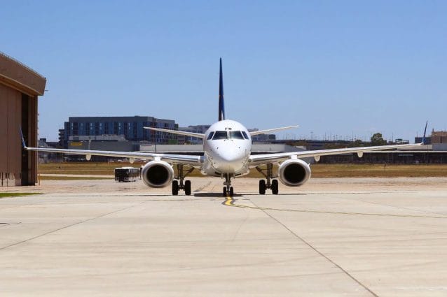 Grave guasto al traffico aereo britannico: ritardi e cancellazioni devastano anche l'Italia