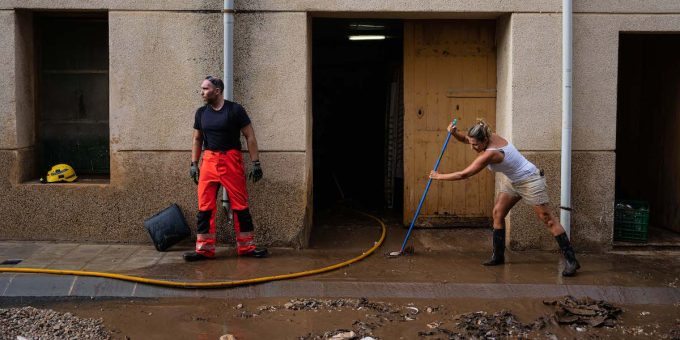 Incubo alluvionale in Spagna: città sommerse, infrastrutture crollate e l'allarme per il futuro