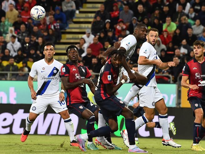 Inter al comando della classifica grazie ai gol di Dumfries e Lautaro Martínez, vittoria 2-0 contro il Cagliari