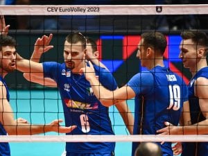 L'Italia conquista una vittoria perfetta contro la Serbia ma delude in semifinale contro la Turchia agli Europei di pallavolo 2023