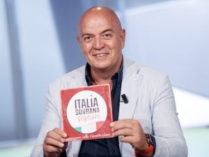 La controversia su Vannacci: la verità sull'uranio e il ruolo di Crosetto nell'Esercito