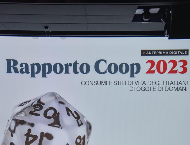 La diminuzione delle vendite nel settore della spesa indica un rischio di recessione economica e una disuguaglianza sociale in Italia