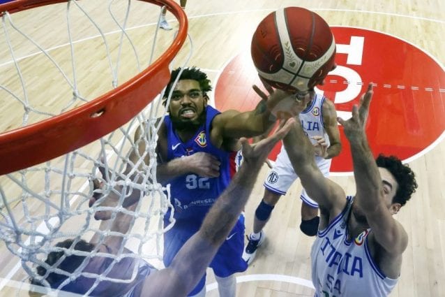 La nazionale italiana di basket rischia l'eliminazione dai Mondiali: decisivo il match contro la Serbia
