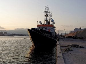 La polemica tra governo e sindaci sull'accoglienza dei migranti: situazione esplosiva senza soluzioni condivise