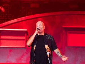 Max Pezzali trionfa al Circo Massimo di Roma: un successo emozionante per il re della musica italiana