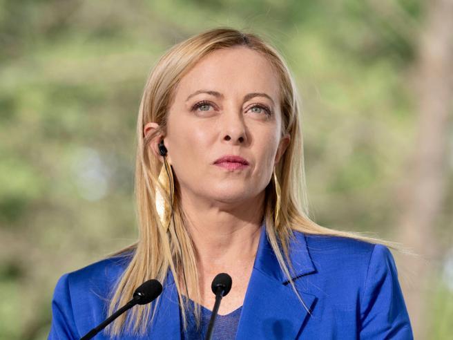 Minacce sui social e clima di paura: Giorgia Meloni sfida la camorra a Caivano