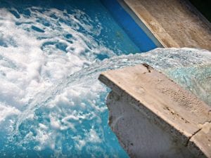 Morte tragica di un bambino alle terme di Cretone: indagini sulla negligenza e sospetti di risparmio