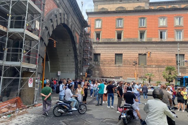 Napoli: Ex percettori di Reddito di Cittadinanza protestano per l'insufficiente sostegno economico