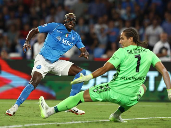 Napoli vince 4-1 contro Udinese con Osimhen e Kvaratskhelia in primo piano