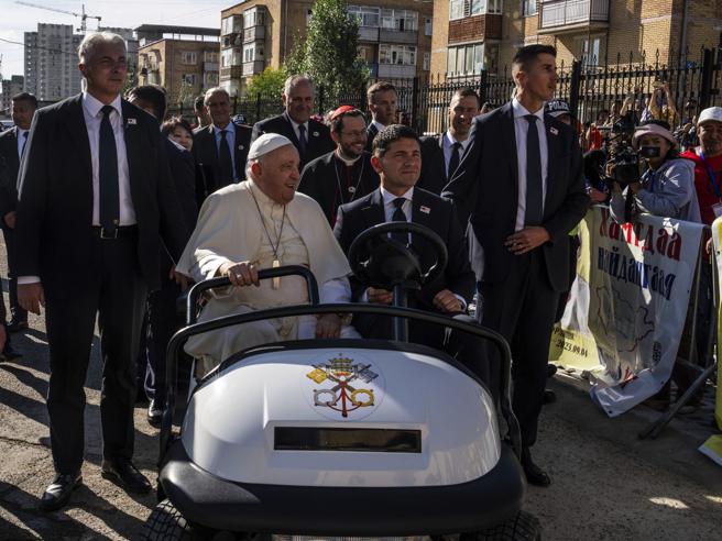 Papa Francesco promuove la pace e il dialogo interreligioso durante la visita in Mongolia