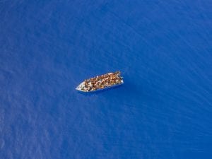 Polemiche tra governo e sindaci sul flusso di migranti: tensioni, promesse e pochi fatti