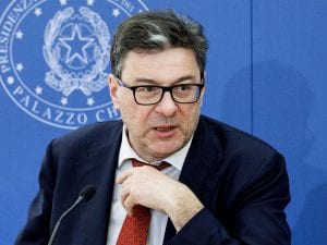 Politica economica e previdenziale in Italia: dalla tassa sugli extraprofitti alle riforme pensionistiche per contrastare l'evasione fiscale