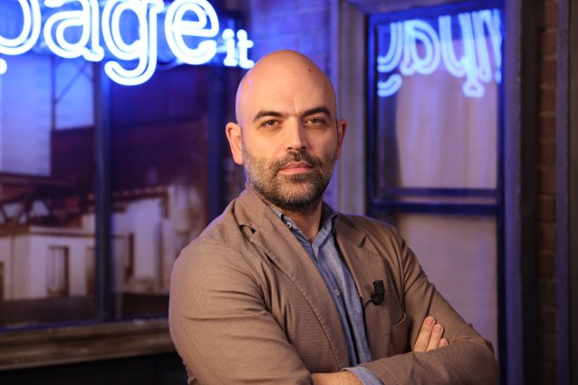 Roberto Saviano racconta l'omicidio di Giovanbattista Cutolo: violenza estrema tra ragazzini armati