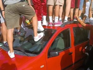 Romelu Lukaku accolta dal clamore dei tifosi: grandi aspettative e clausole sorprendenti nel contratto