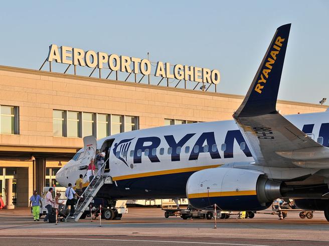 Ryanair taglia rotte verso la Sardegna in risposta al decreto governativo, possibili futuri tagli in altre destinazioni italiane