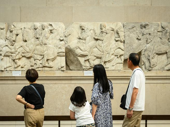 Scandalo al British Museum: direttore dimissionario e dipendente implicato nella vendita di otto milioni di reperti