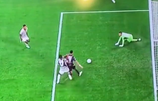 Scandalo al Juventus-Bologna: Rigore negato e proteste, insorgenza di polemiche e indignazione