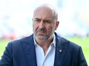 Sindaco di Terni indagato per minacce e rissa durante consiglio comunale: il caso rilanciato dai media nazionali