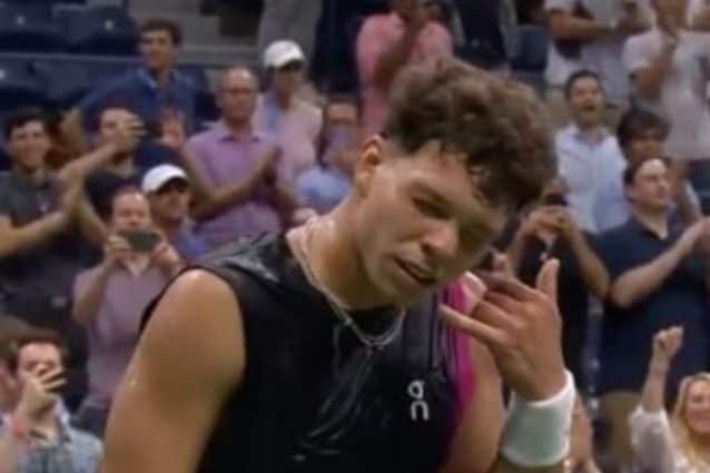 Successo telefonico, insulti e virus zombie: le strane vicende agli US Open di tennis