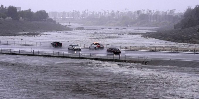 Tempesta Hilary: Inondazioni, disagi e danni in California. Video dell'impatto e intervento delle squadre di soccorso
