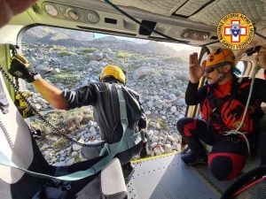 Tragedia montagna Italia: due giovani escursionisti perdono la vita