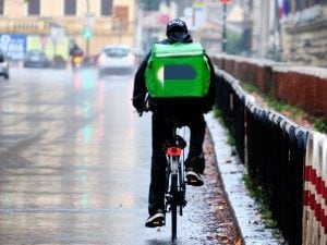 Violenza sessuale in aumento: testimonianze di vittime e la ricerca dei colpevoli