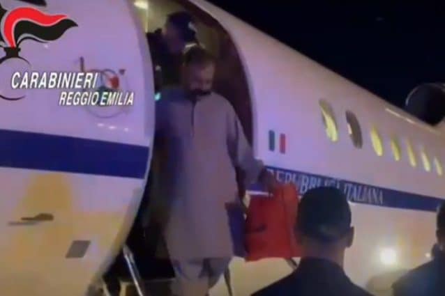 Aerea, padre accusato di omicidio: estradizione insperata dal Pakistan, atterrato a Ciampino
