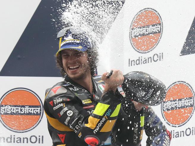 Bezzecchi vince in MotoGP India, Bagnaia delude, Martin rischia