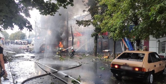 Bombardamento russo a Kostiantynivka: morte e tensione in Ucraina, possibile incontro con Blinken