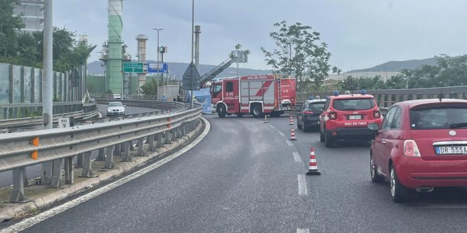Cadavere appeso a guardrail a Trieste: possibile suicidio