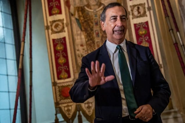 Carlos Sainz, pilota di F1, vittima di una rapina a Milano, ma recupera il suo prezioso orologio