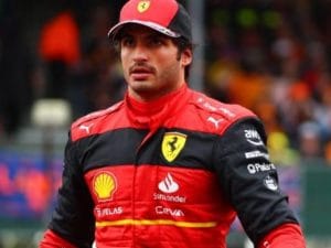 Carlos Sainz, pilota Ferrari, vittima di rapina a Milano: lotta, inseguimento e arresto dei ladri